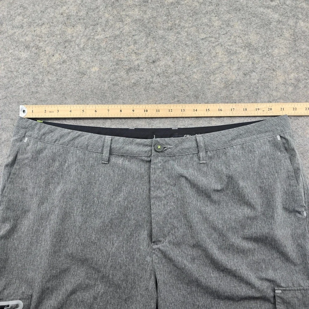Tommy Bahama Island Active Mens 42 Grey Cargo Performance Outdoor Shorts Heather